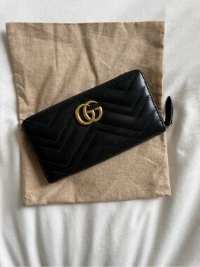 Authentic Gucci Black Quilted GG Zip Wallet